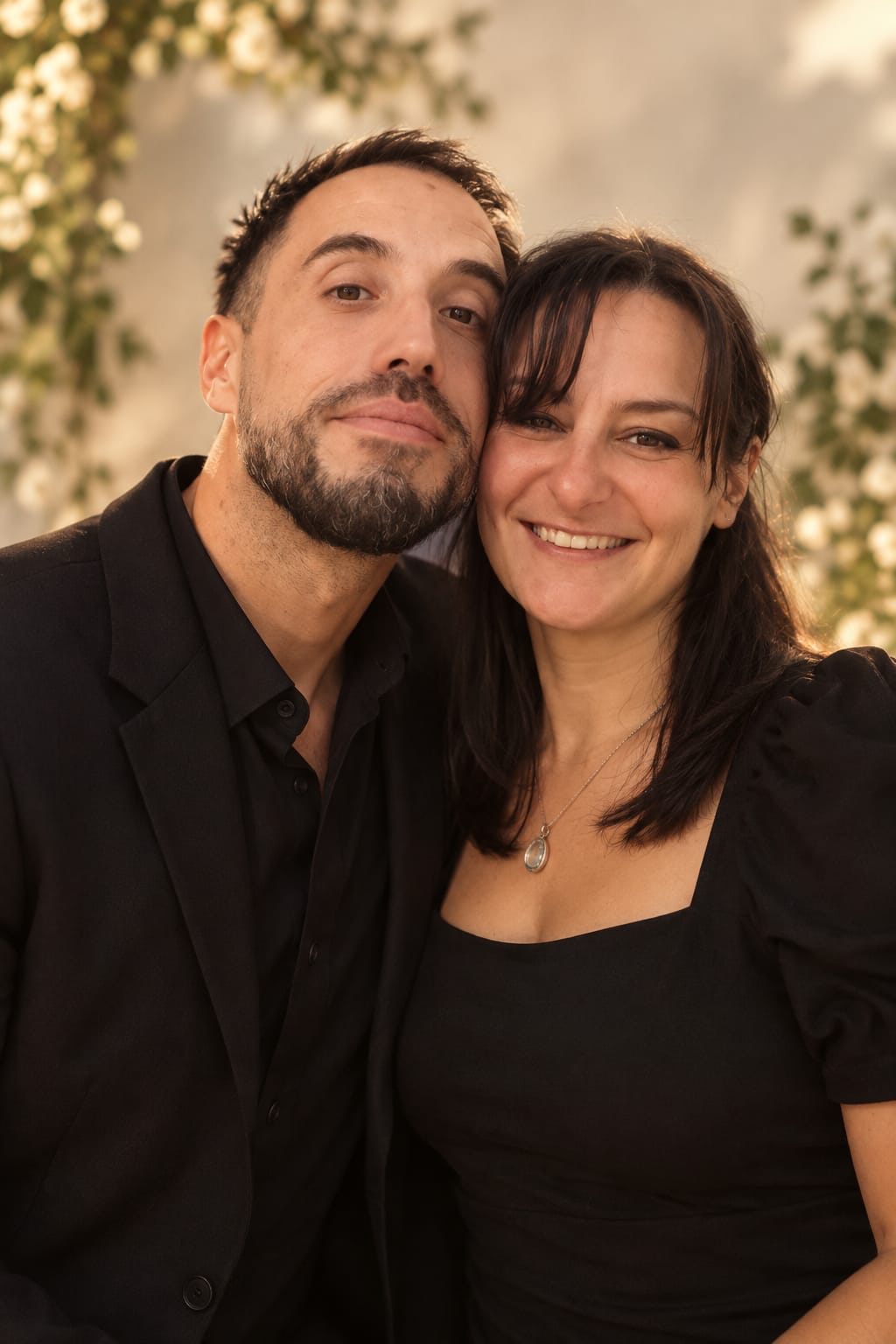 Santiago y Dámaris sonriendo juntos